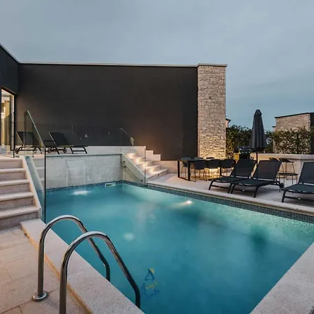 Niz I By Awaytocroatia